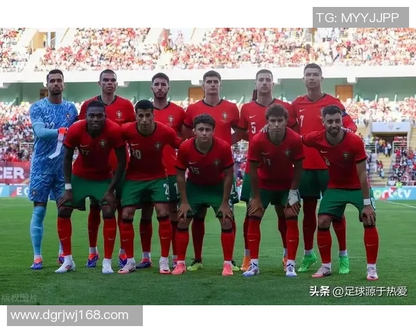 男子与足球明星之间的友谊与合作关系探讨 男子与足球明星之间的友谊与合作关系探讨