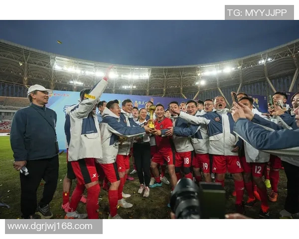 中国国际足球明星大赛盛况空前球迷热情高涨共庆足球盛宴